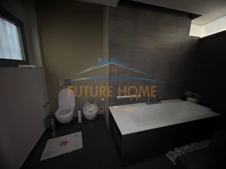 Tirane, jepet me qera apartament 2+1 Kati 11, 150 m² 2.000 € (QENDER)