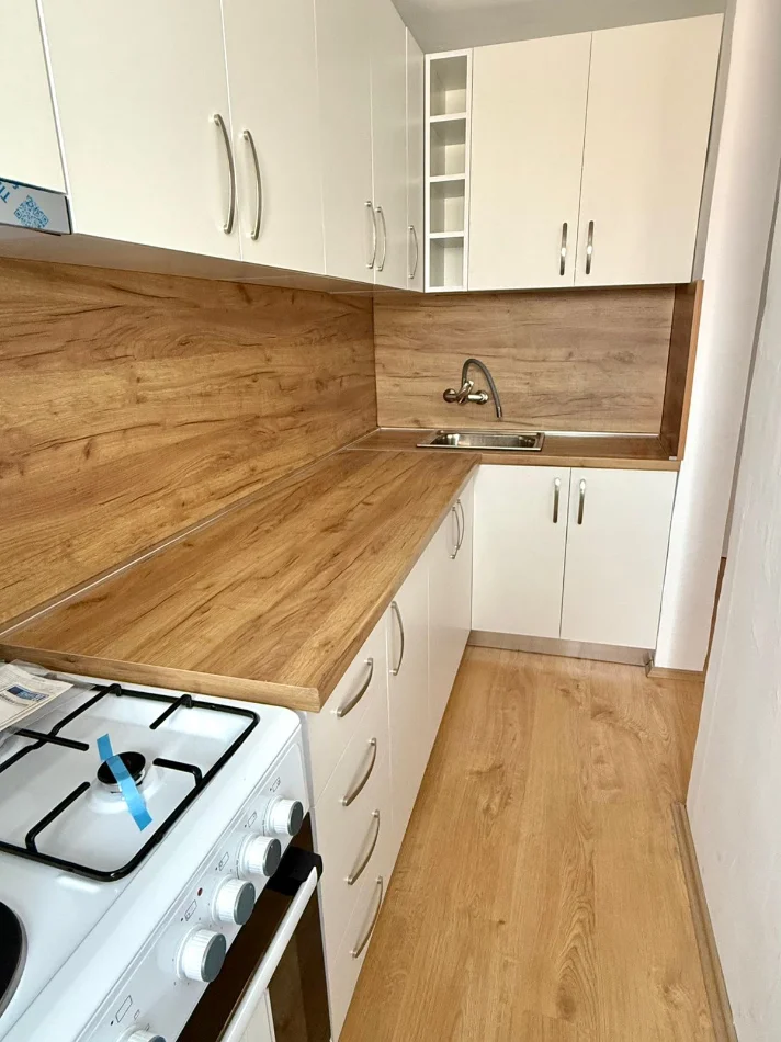 Tirane, jepet me qera apartament 1+1 Kati 2, 70 m² 500 € (Rruga Bardhyl)