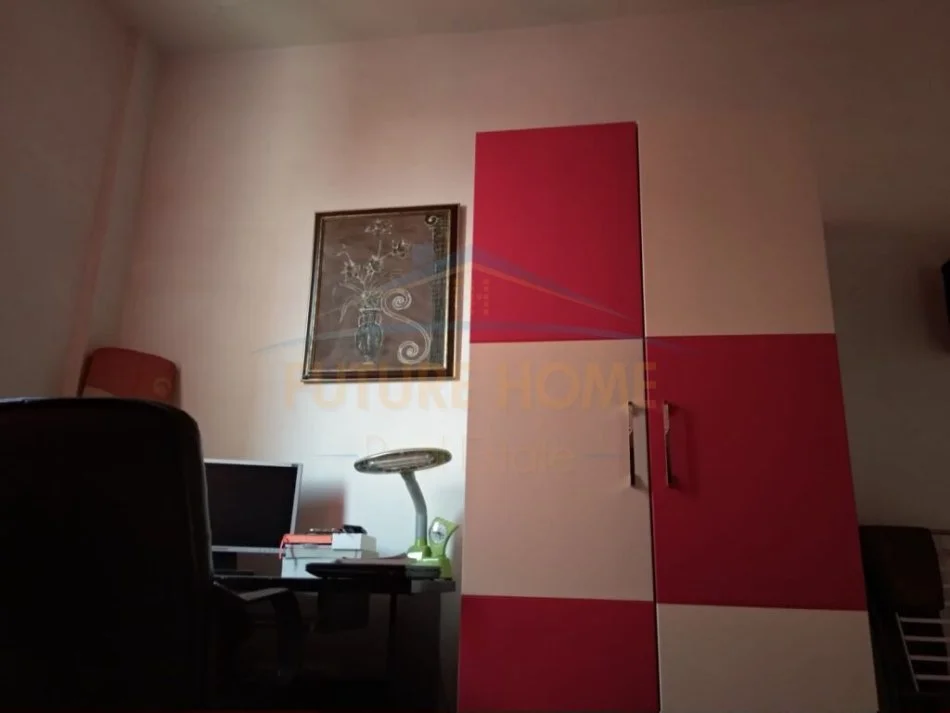 Tirane, jepet me qera apartament 2+1 Kati 4, 110 m² 450 € (Varri i Bamit)