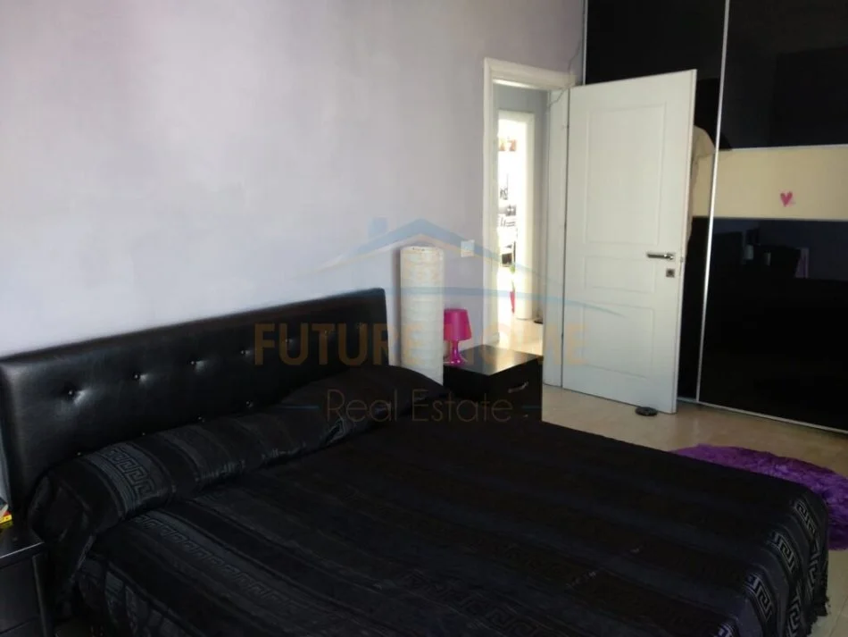 Tirane, jepet me qera apartament 2+1 Kati 4, 110 m² 450 € (Varri i Bamit)