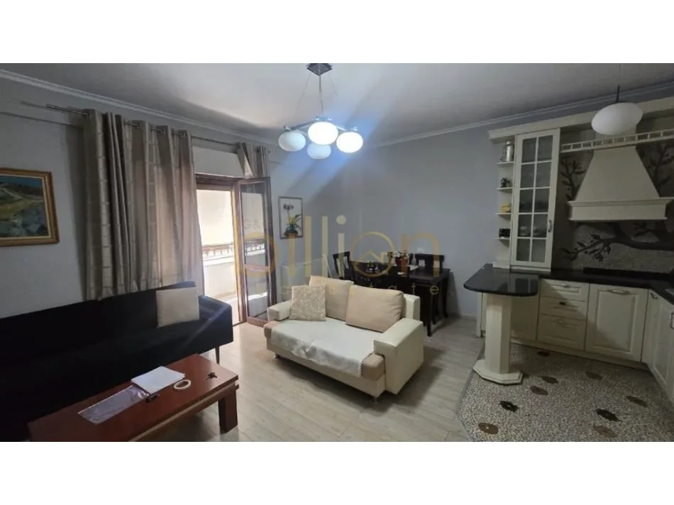 Tirane, jepet me qera apartament 1+1 Kati 7, 70 m² 650 € (Komuna e Parisit), Billion4944