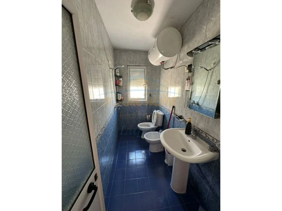 Tirane, jepet me qera apartament 1+1+Ballkon Kati 5, 58 m² 500 € (21 Dhjetori)