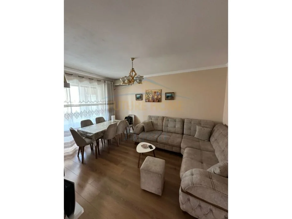 Tirane, jepet me qera apartament 1+1+Ballkon Kati 5, 58 m² 500 € (21 Dhjetori)