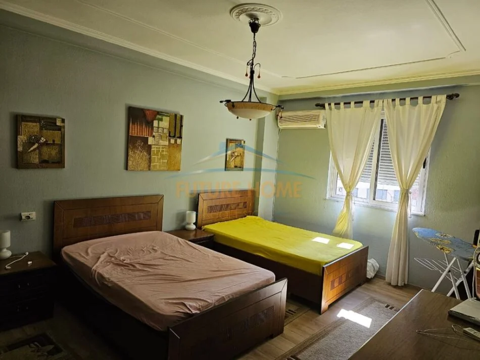 Tirane, jepet me qera apartament 1+1+Ballkon Kati 4, 65 m² 500 € (Zogu i Zi)