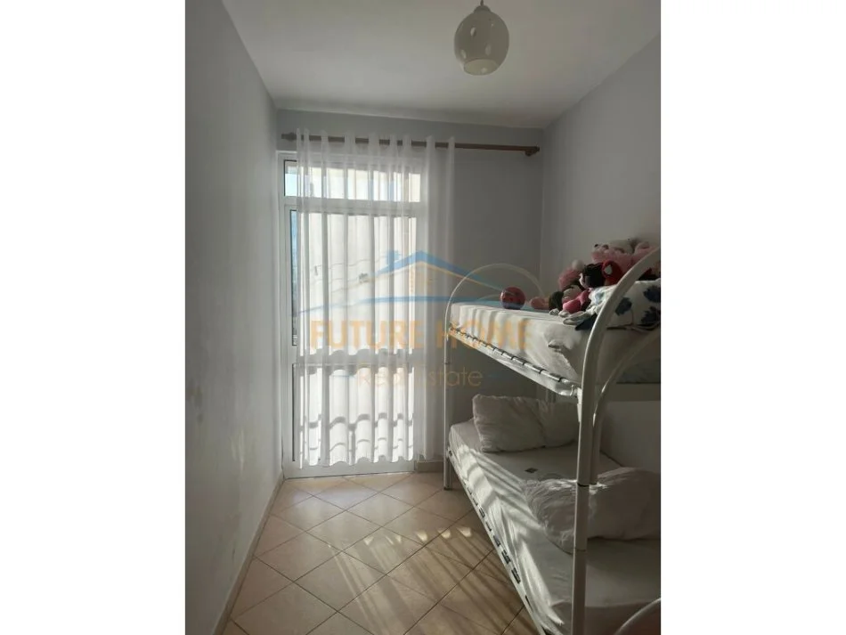 Tirane, jepet me qera apartament 1+1+Ballkon Kati 2, 400 € (Unaza e Re)