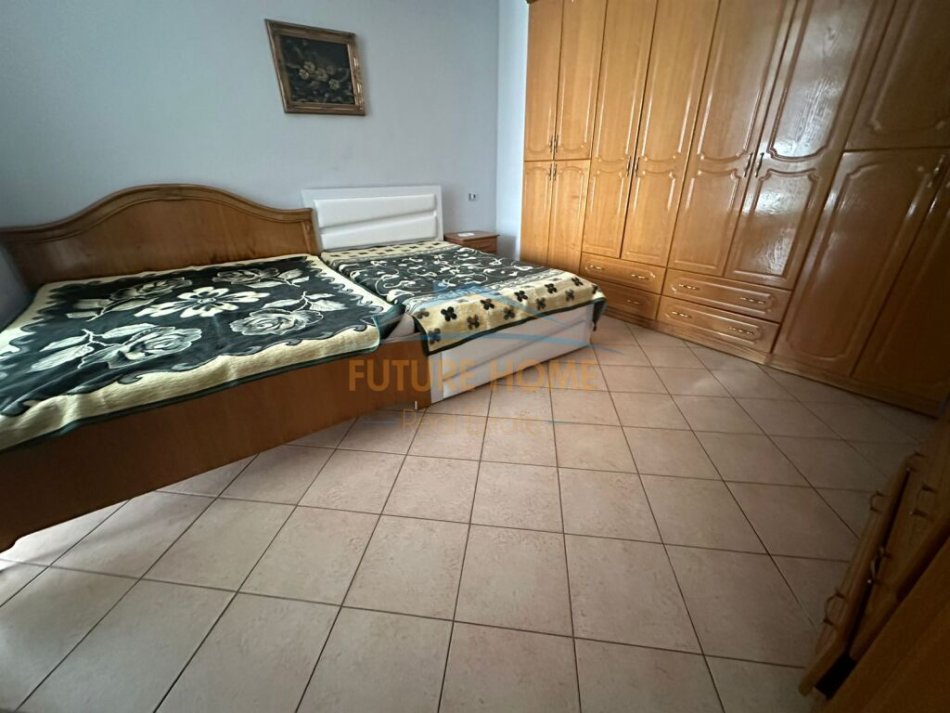Tirane, jepet me qera apartament 2+1 Kati 2, 400 €