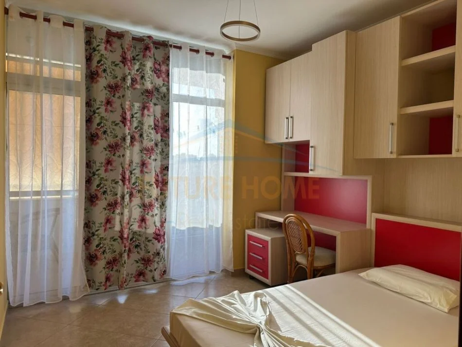 Tirane, jepet me qera apartament 3+1+Ballkon Kati 2, 124 m² 900 € (Tregu Elektrik)