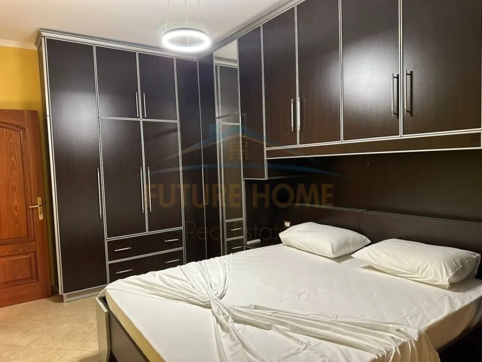 Tirane, jepet me qera apartament 3+1+Ballkon Kati 2, 124 m² 900 € (Tregu Elektrik)