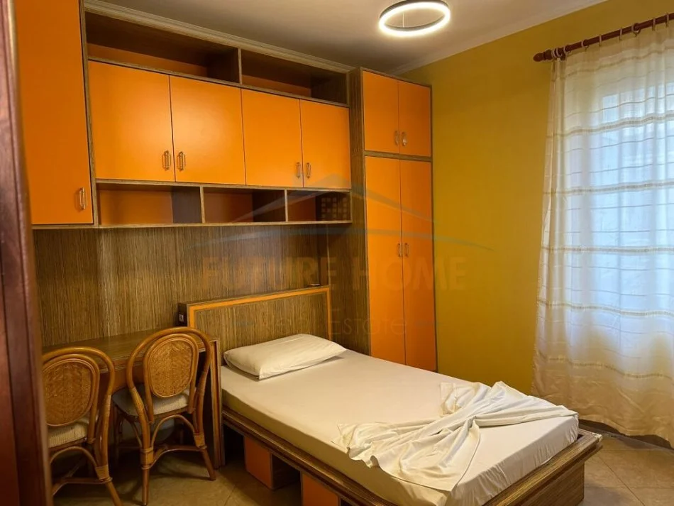 Tirane, jepet me qera apartament 3+1 Kati 2, 124 m² 800 € (TREGU ELEKTRIK)