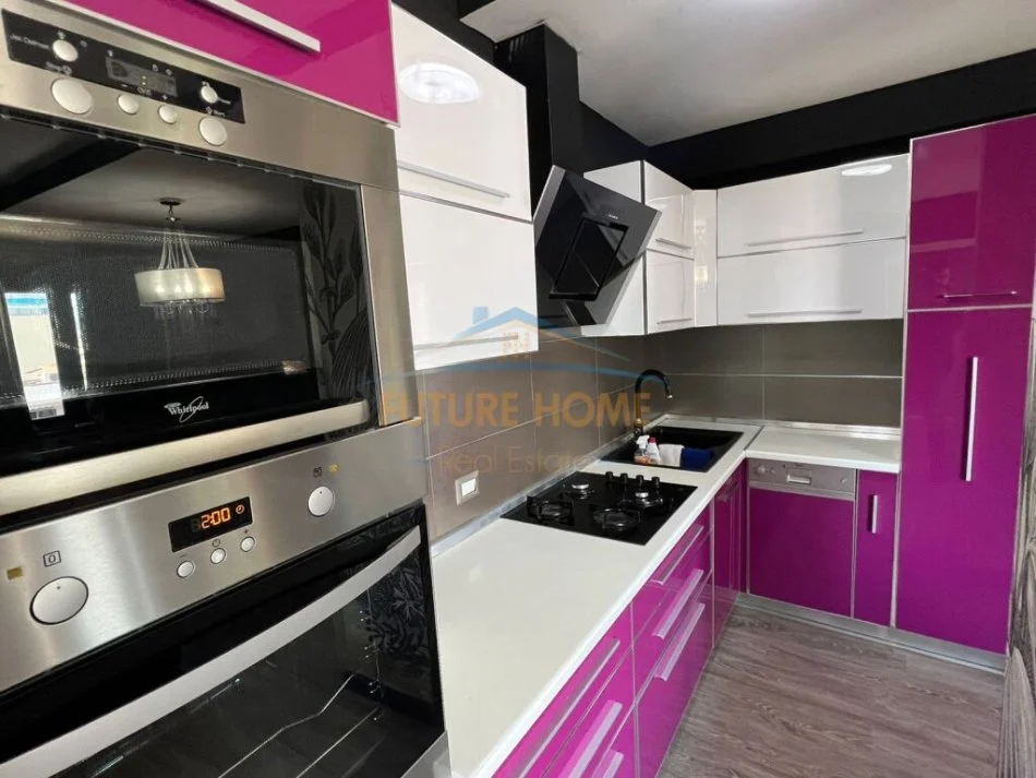 Tirane, shitet apartament 2+1+Ballkon Kati 8, 95 m² 190.000 € (Xhamia E Tabakeve)