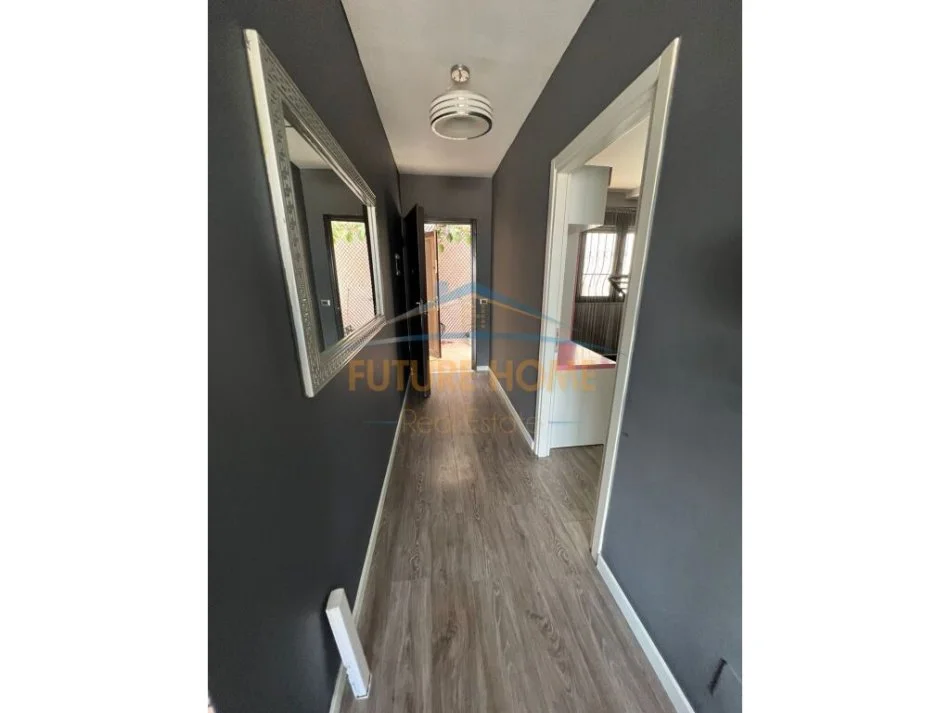 Tirane, shitet apartament 2+1+Ballkon Kati 8, 95 m² 190.000 € (Xhamia E Tabakeve)