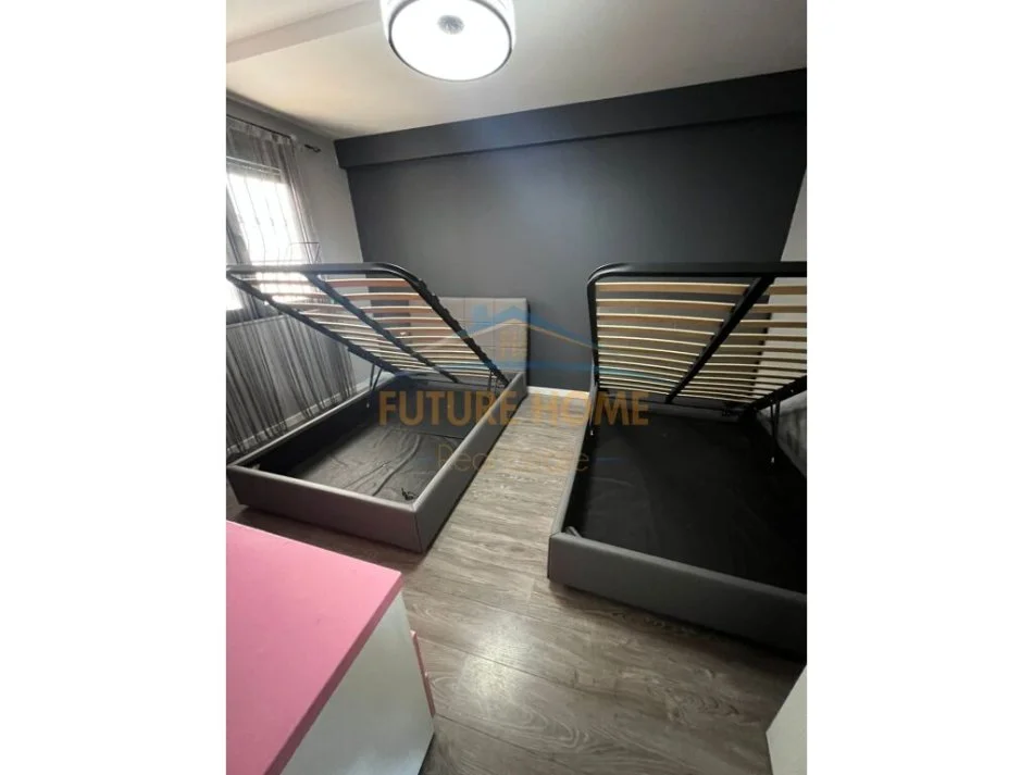 Tirane, shitet apartament 2+1+Ballkon Kati 8, 95 m² 190.000 € (Xhamia E Tabakeve)