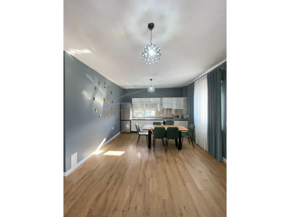 Tirane, jepet me qera apartament 2+1 Kati 2, 135 m² 900 € 