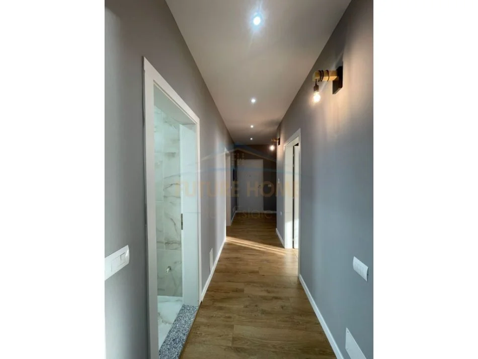 Tirane, jepet me qera apartament 2+1 Kati 2, 135 m² 900 € 