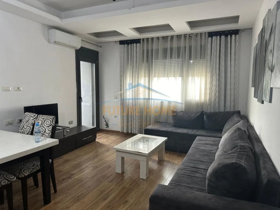 Tirane, jepet me qera apartament 2+1 Kati 4, 85 m² 450 € (Unaza e Re)
