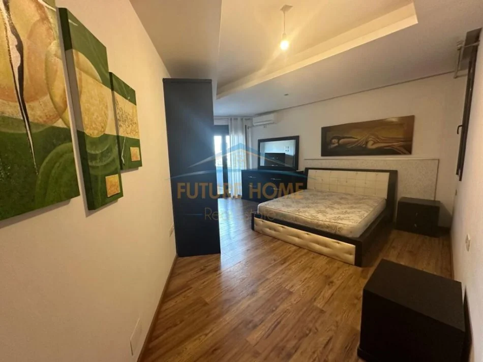 Tirane, jepet me qera apartament 2+1 Kati 4, 85 m² 450 € (Unaza e Re)