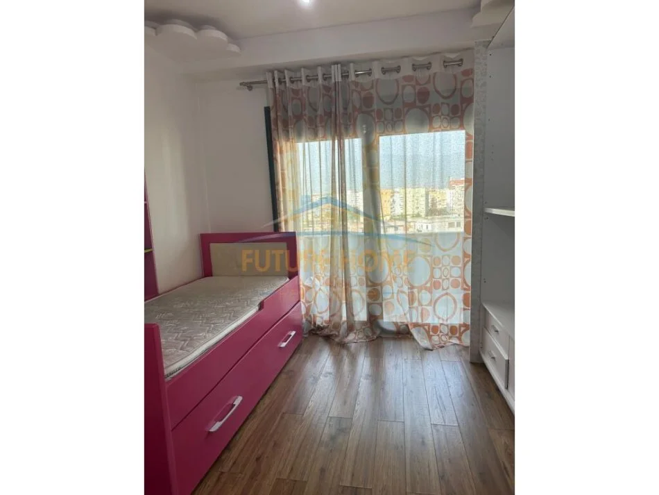 Tirane, jepet me qera apartament 2+1 Kati 4, 85 m² 450 € (Unaza e Re)