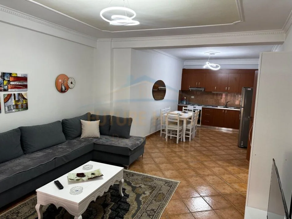 Tirane, jepet me qera 2+1+Ballkon Kati 2, 500 € (Fresk)