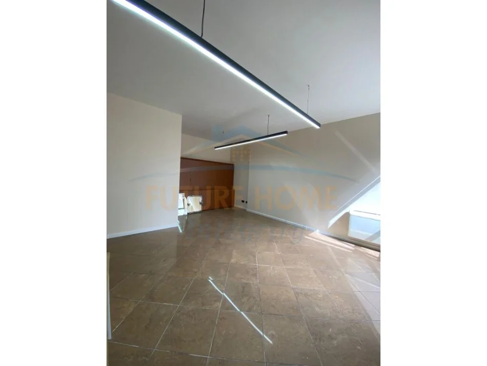 Tirane, jepet me qera ambjent biznesi Kati 2, 200 m² 3.500 € (Rruga e Ismail Qemali, RTSH)