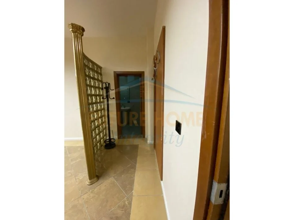 Tirane, jepet me qera ambjent biznesi Kati 2, 200 m² 3.500 € (Rruga e Ismail Qemali, RTSH)