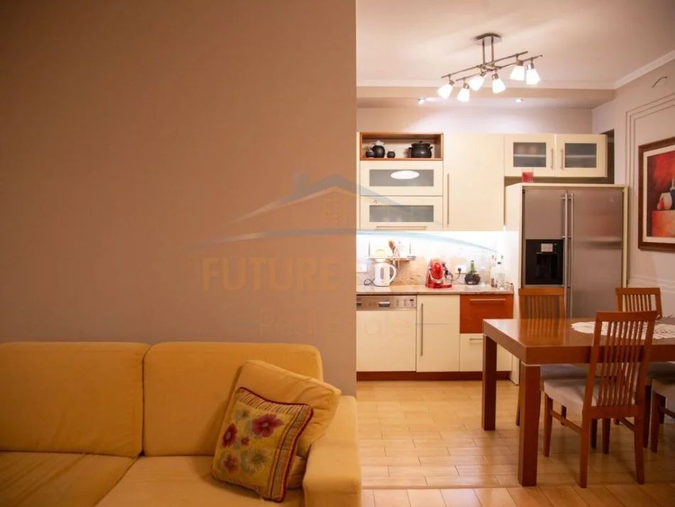 Tirane, jepet me qera apartament 3+1+Ballkon Kati 7, 140 m² 900 € (Myslym Shyri)