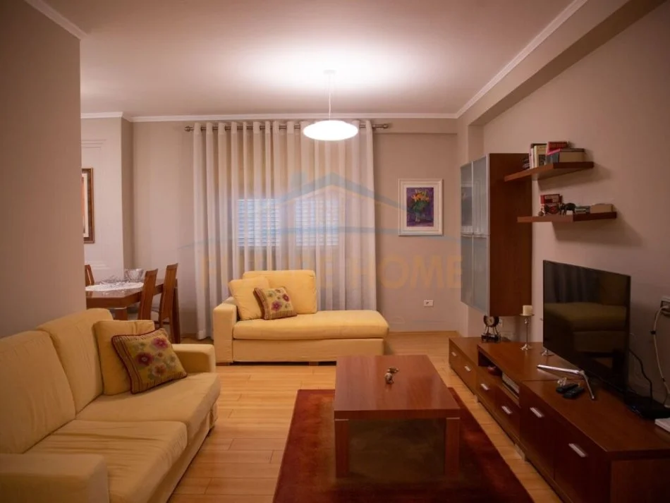 Tirane, jepet me qera apartament 3+1+Ballkon Kati 7, 140 m² 900 € (Myslym Shyri)