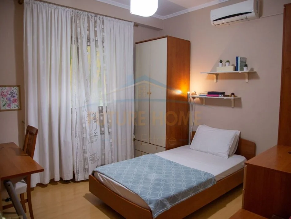 Tirane, jepet me qera apartament 3+1+Ballkon Kati 7, 140 m² 900 € (Myslym Shyri)