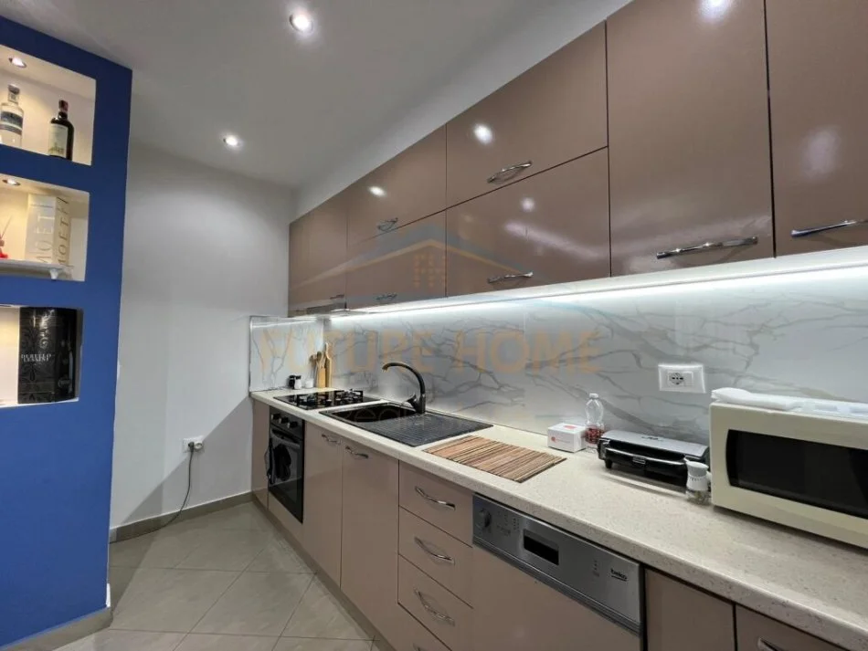 Tirane, jepet me qera apartament 1+1+Ballkon Kati 2, 73 m² 380 € (Unaza E Re)