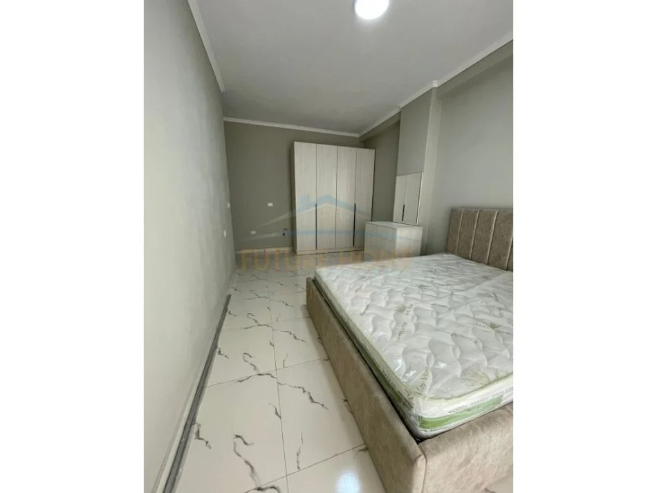 Tirane, jepet me qera apartament 2+1 Kati 1, 104 m² 400 € (Fresku)