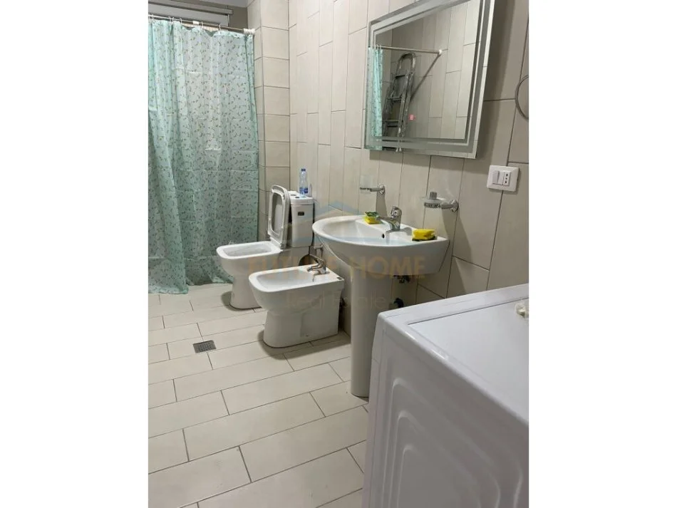 Tirane, jepet me qera apartament 2+1 Kati 1, 104 m² 400 € (Fresku)