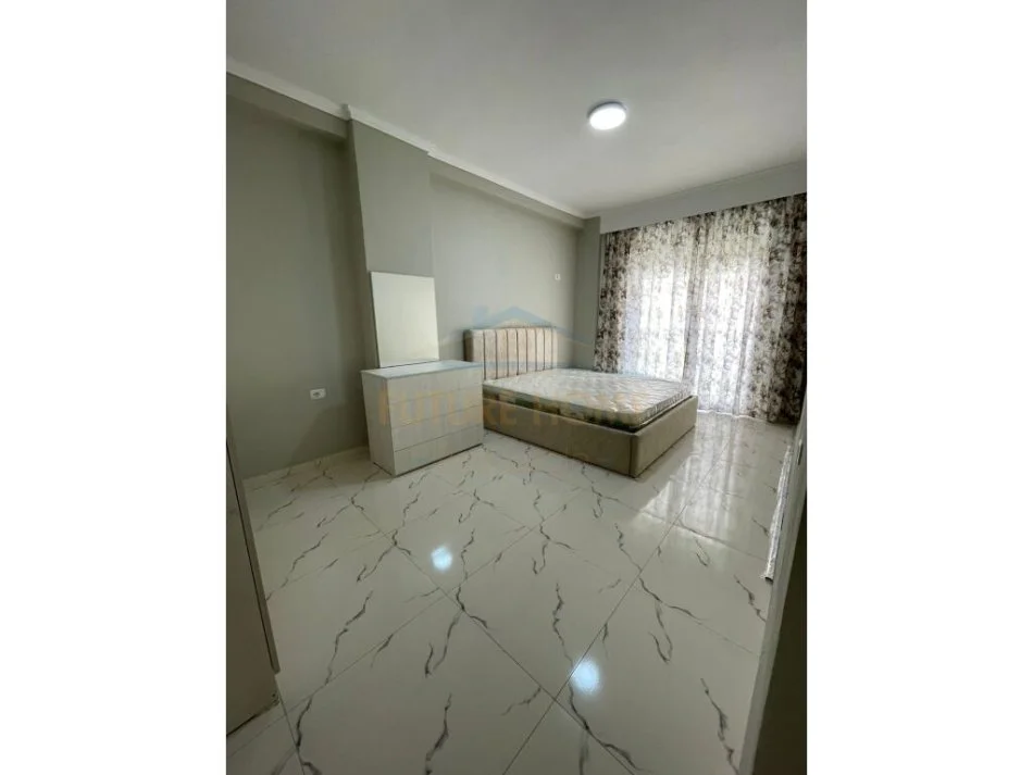 Tirane, jepet me qera apartament 2+1 Kati 1, 104 m² 400 € (Fresku)