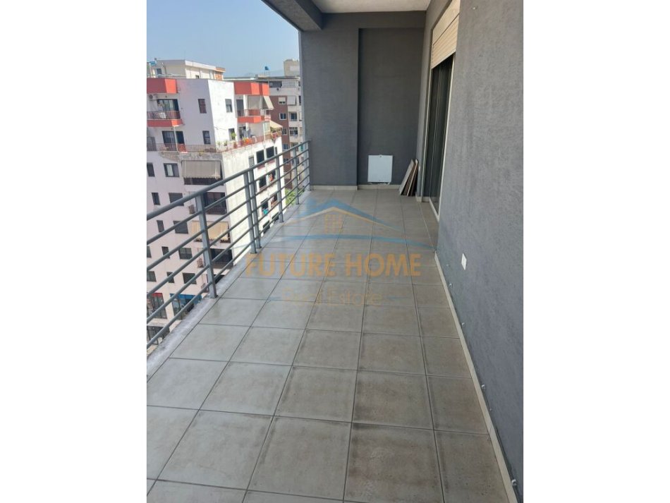 Tirane, jepet me qera 2+1+Ballkon , 