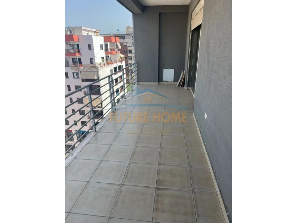 Tirane, jepet me qera 2+1+Ballkon , 