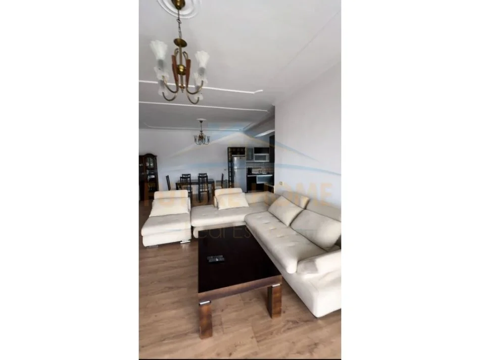 Tirane, jepet me qera apartament 2+1+Ballkon Kati 4, 160 m² 650 € (Rruga e Elbasanit)