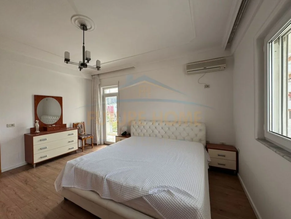 Tirane, jepet me qera apartament 2+1+Ballkon Kati 4, 160 m² 650 € (Rruga e Elbasanit)