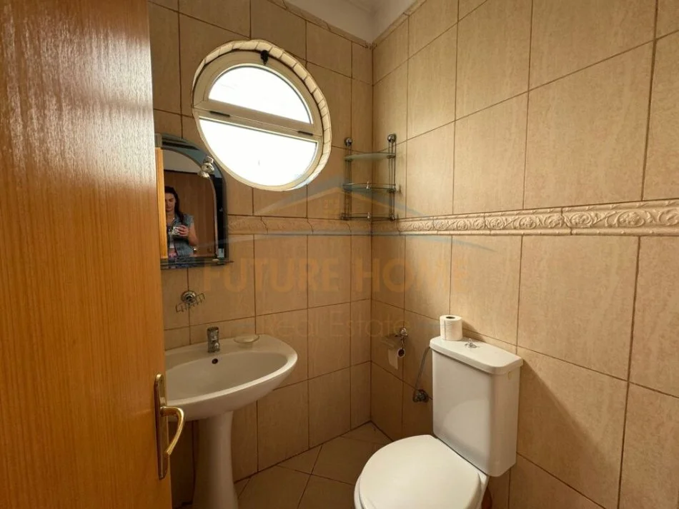 Tirane, jepet me qera apartament 2+1 Kati 4, 160 m² 650 € (Shkolla e Baletit)