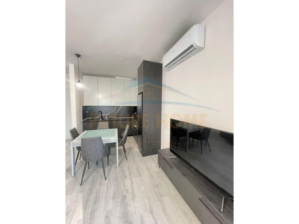 Tirane, jepet me qera apartament 1+1+Ballkon , 550 € (Jordan Misja)