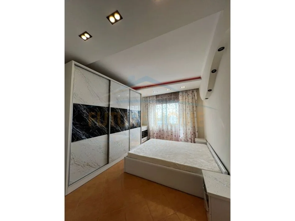 Tirane, jepet me qera apartament 2+1+Ballkon Kati 4, 107 m² 450 € (Rruga e Teleferikut ngjitut me Fiziken Berthamore)