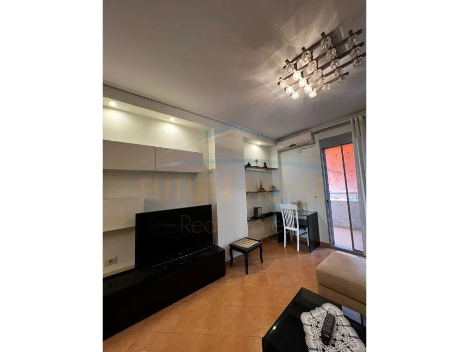 Tirane, jepet me qera apartament 2+1 , 107 € (Fresk)