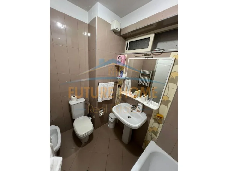 Tirane, shitet apartament 2+1+Ballkon Kati 4, 97 m² 230.000 € (Komuna e Parisit)