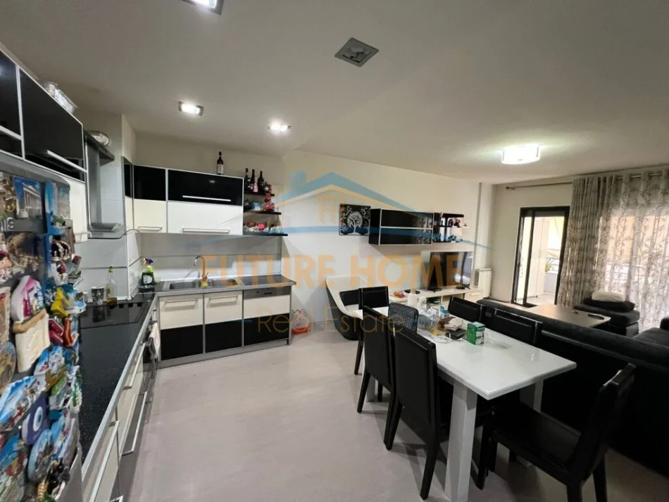 Tirane, shes apartament 2+1 Kati 4, 96 m² 230.000 € (KOMUNA E PARISIT)