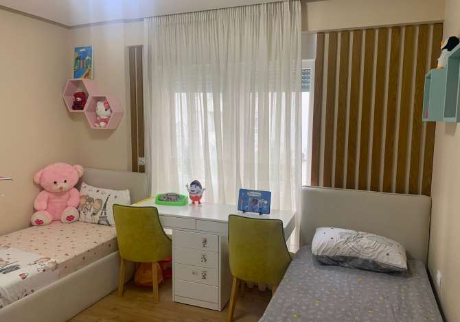 Tirane, jepet me qera apartament 2+1 Kati 5, 113 m² 800 € (21 Dhjetori)