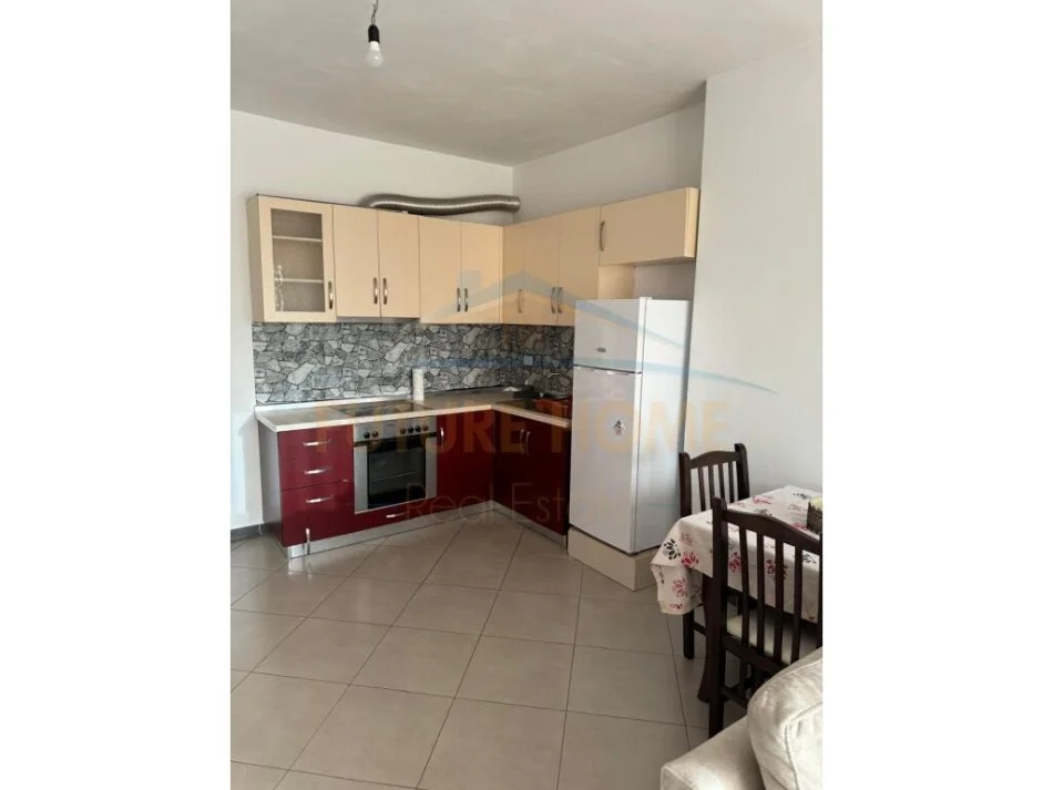 Tirane, jepet me qera apartament 1+1+Ballkon Kati 7, 66 m² 350 € (Unaza e Re)
