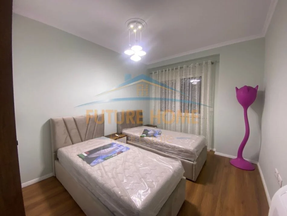 Tirane, jepet me qera apartament 2+1+Ballkon Kati 2, 112 m² 900 € (Kodra e Diellit)