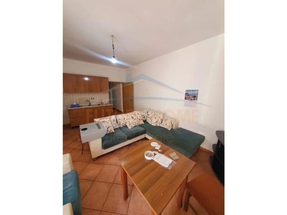 Tirane, jepet me qera apartament 2+1 , 80 m² 320 € (Fresku)