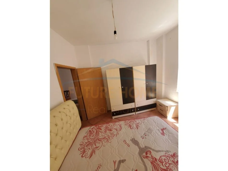 Tirane, jepet me qera apartament 2+1 , 80 m² 320 € (Fresku)