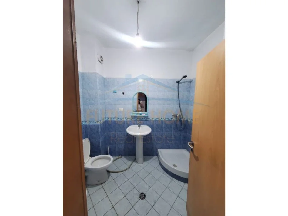 Tirane, jepet me qera 2+1+Ballkon Kati 3, 80 m² 320 € (Fresk)