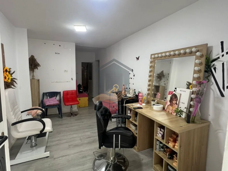 Durres, shitet ambjent biznesi Kati 1, 44 m² 100.000 € (Muzeumi)