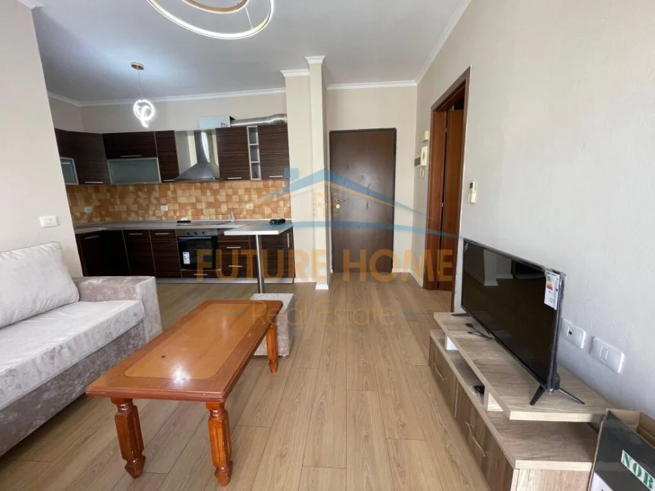 Tirane, jepet me qera apartament 1+1 Kati 5, 49 m² 400 € (FUSHA E AVIACIONIT)