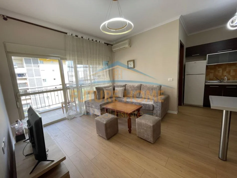Tirane, jepet me qera apartament 1+1 Kati 5, 49 m² 400 € (FUSHA E AVIACIONIT)